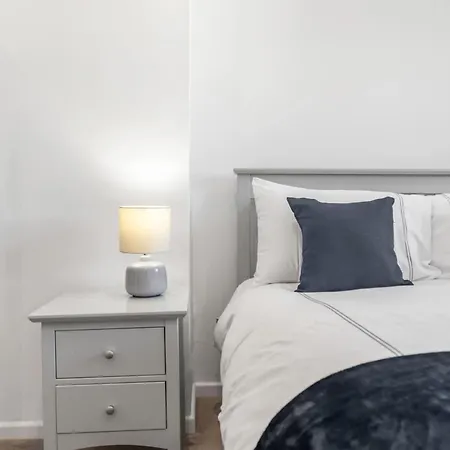 2-bed Near Norwich Riverside * Ringland