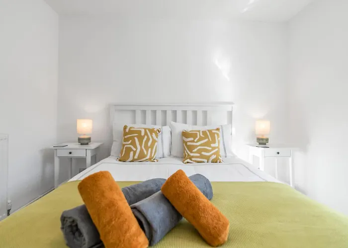 2-bed Near Norwich Riverside شقة Ringland