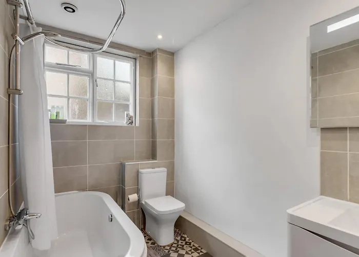 2-bed Near Norwich Riverside شقة Ringland