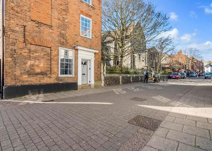 2-bed Near Norwich Riverside شقة