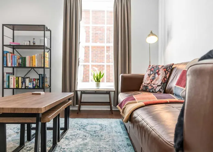 2-bed Near Norwich Riverside شقة Ringland